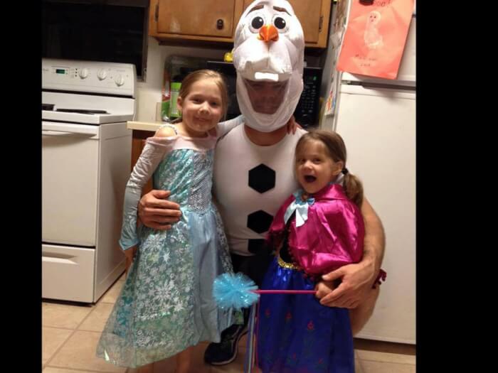 30 Wholesome Pictures Of Dads And Daughters Dressing For Halloween Together Warm Everyones Heart 15 -30 Wholesome Pictures Of Dads And Daughters Dressing Up As Famous Characters