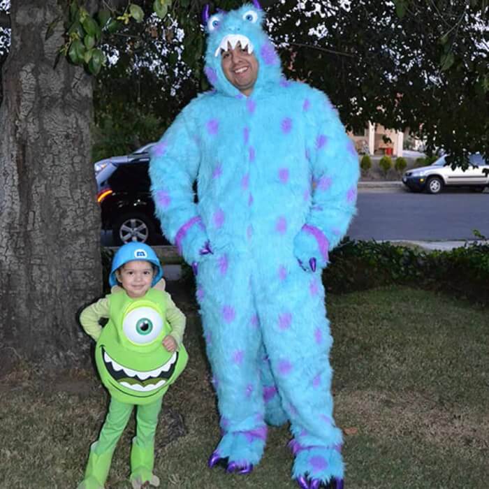 30 Wholesome Pictures Of Dads And Daughters Dressing For Halloween Together Warm Everyones Heart 27 -30 Wholesome Pictures Of Dads And Daughters Dressing Up As Famous Characters