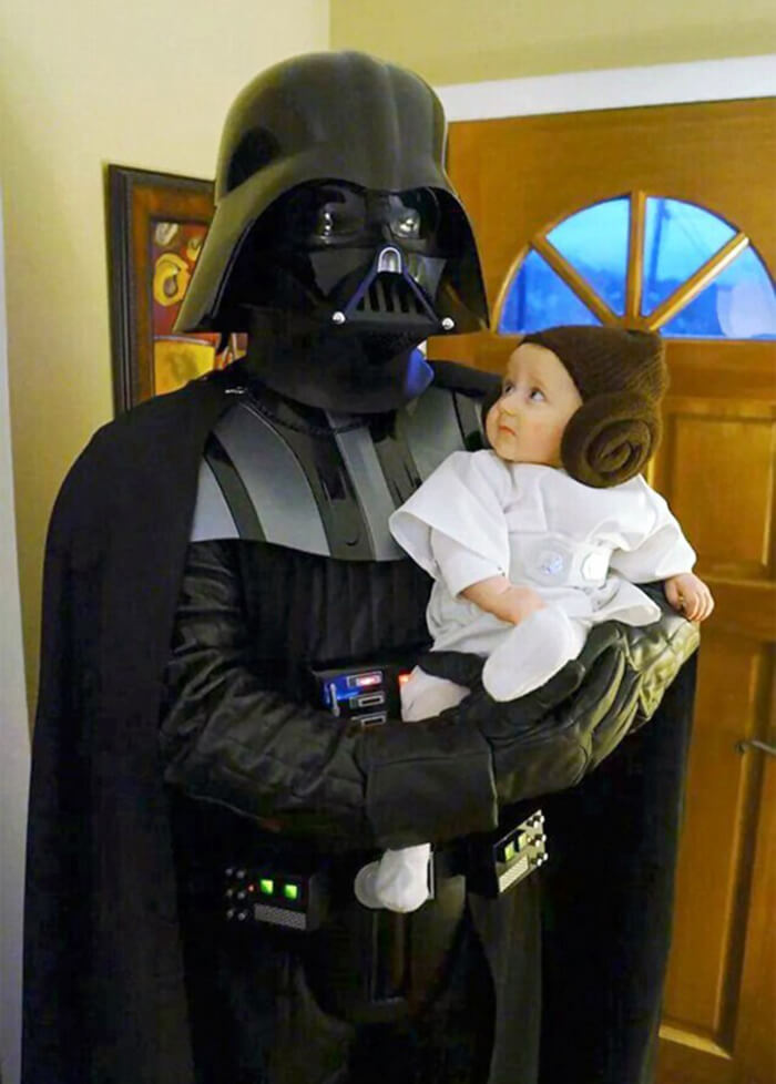 30 Wholesome Pictures Of Dads And Daughters Dressing For Halloween Together Warm Everyones Heart 29 -30 Wholesome Pictures Of Dads And Daughters Dressing Up As Famous Characters