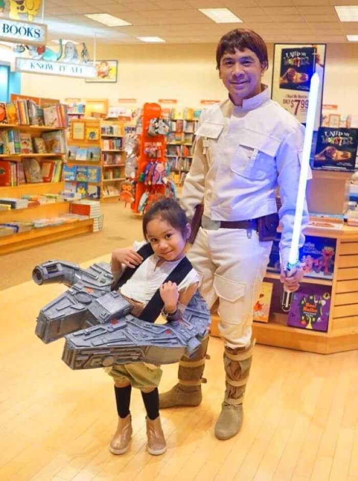 30 Wholesome Pictures Of Dads And Daughters Dressing For Halloween Together Warm Everyones Heart 3 -30 Wholesome Pictures Of Dads And Daughters Dressing Up As Famous Characters