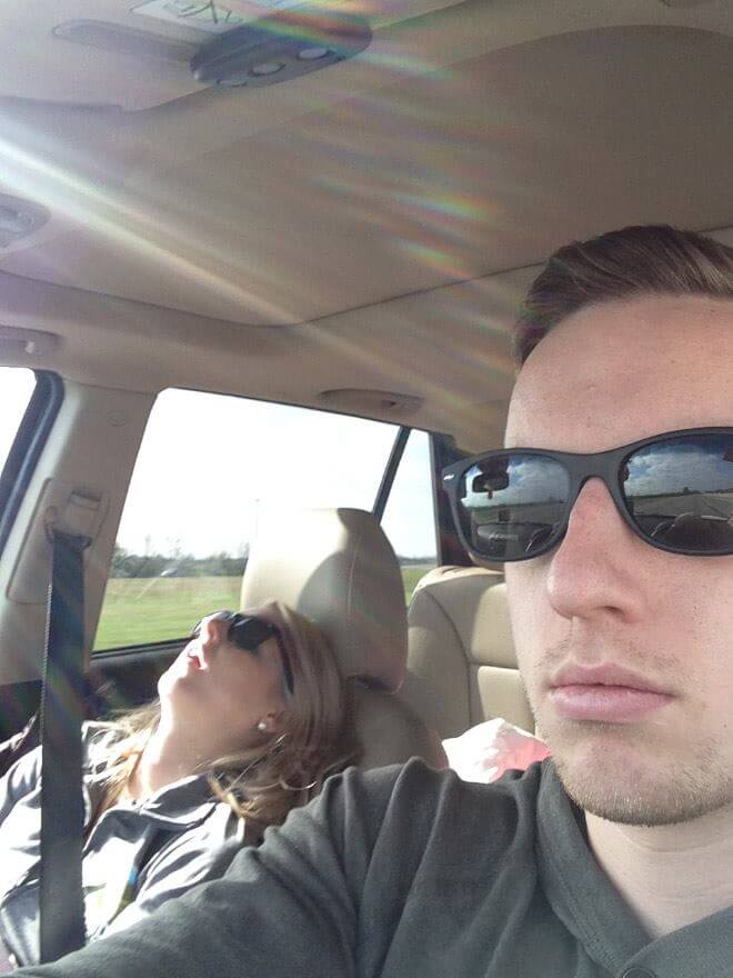 Husband Takes Pictures Every Time His Wife Falls Asleep During Road Trips And The Result Is So Hilarious 3 -Husband Takes Pictures Every Time His Wife Falls Asleep During Road Trips, And The Result Is So Hilarious