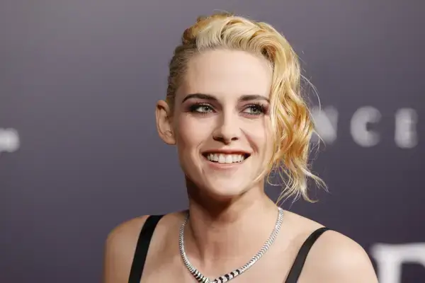 How Kristen Stewart Reacted To4 -How Kristen Stewart Reacted To Several People Walking Out Of Her New Film Premiere