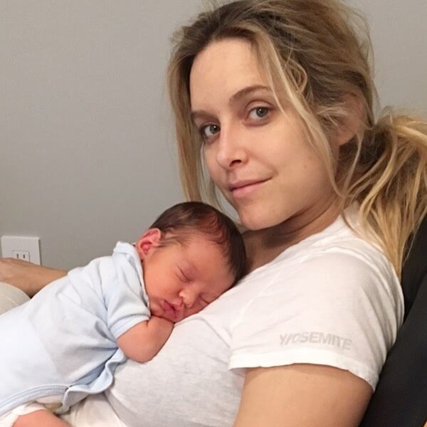 16 Celebrity Mothers Who Show What Its Like After Giving Birth 10 -16 Celebrity Mothers Who Showed What It'S Like After Giving Birth