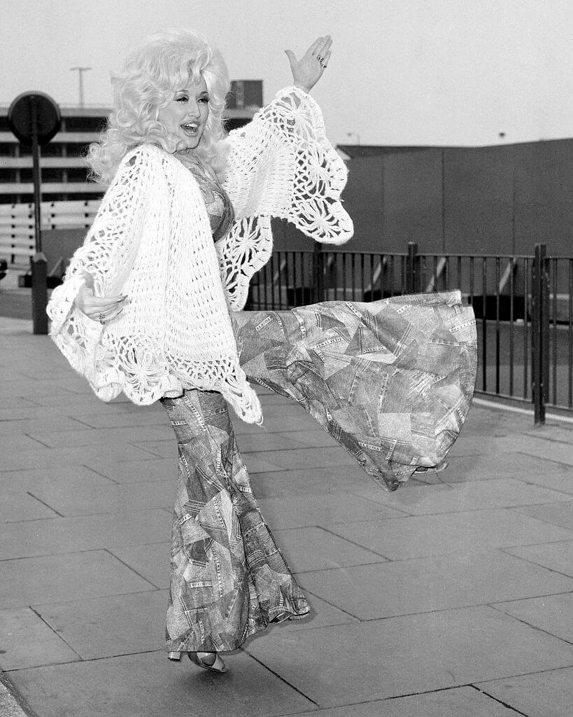 30 Stunning Photos Of A Young Dolly Parton