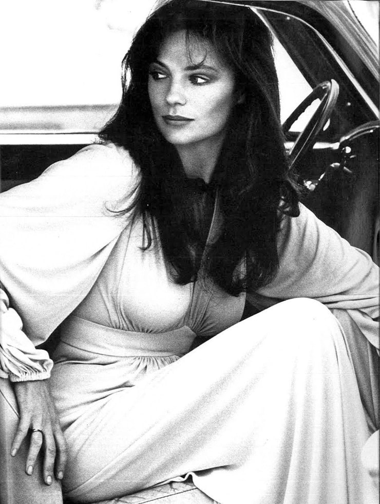 Timeless Beauty: Jacqueline Bisset'S Most Dazzling Looks Unveiled [30 Photos]