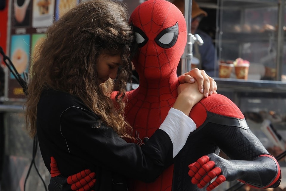 Zendaya Reveals How Boyfriend Tom Holland Handled His Spider-Man Fame Like A Boss