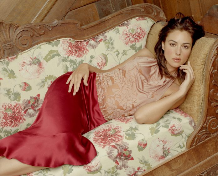 30 Most Striking Photos Of Monica Bellucci: A Tribute To Beauty And Charm