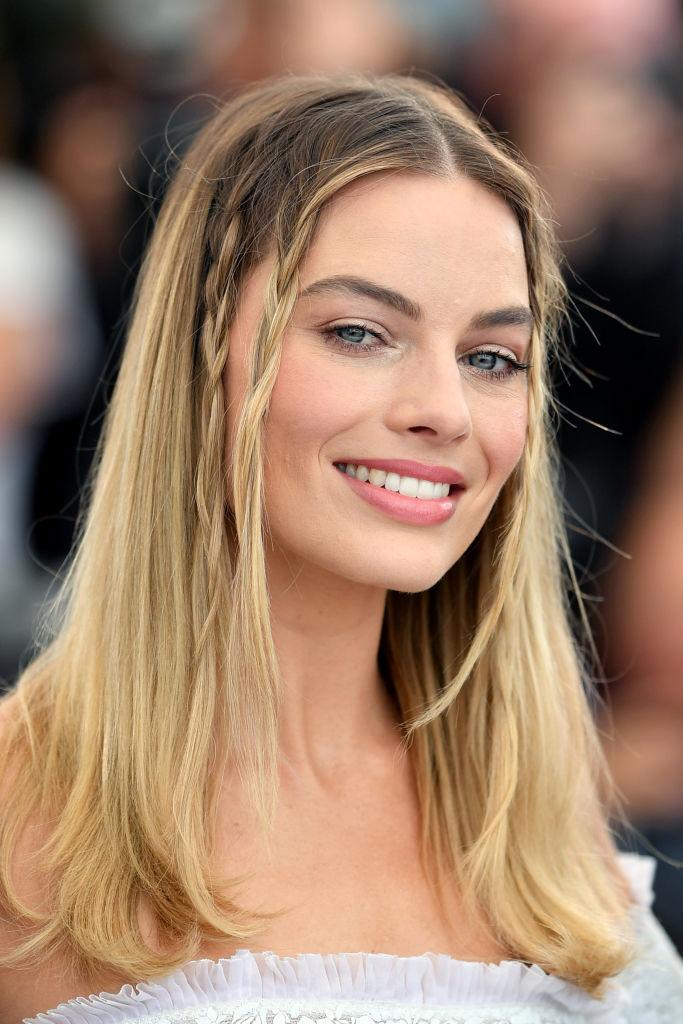 40+ Stunning Photos Of Margot Robbie That Show Her Beauty Evolution Over The Years