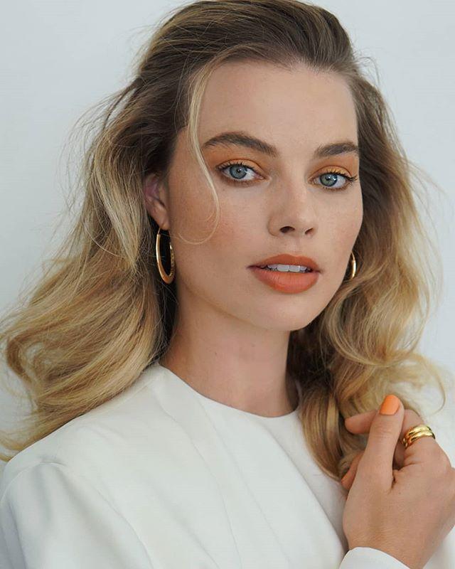 40+ Stunning Photos Of Margot Robbie That Show Her Beauty Evolution Over The Years