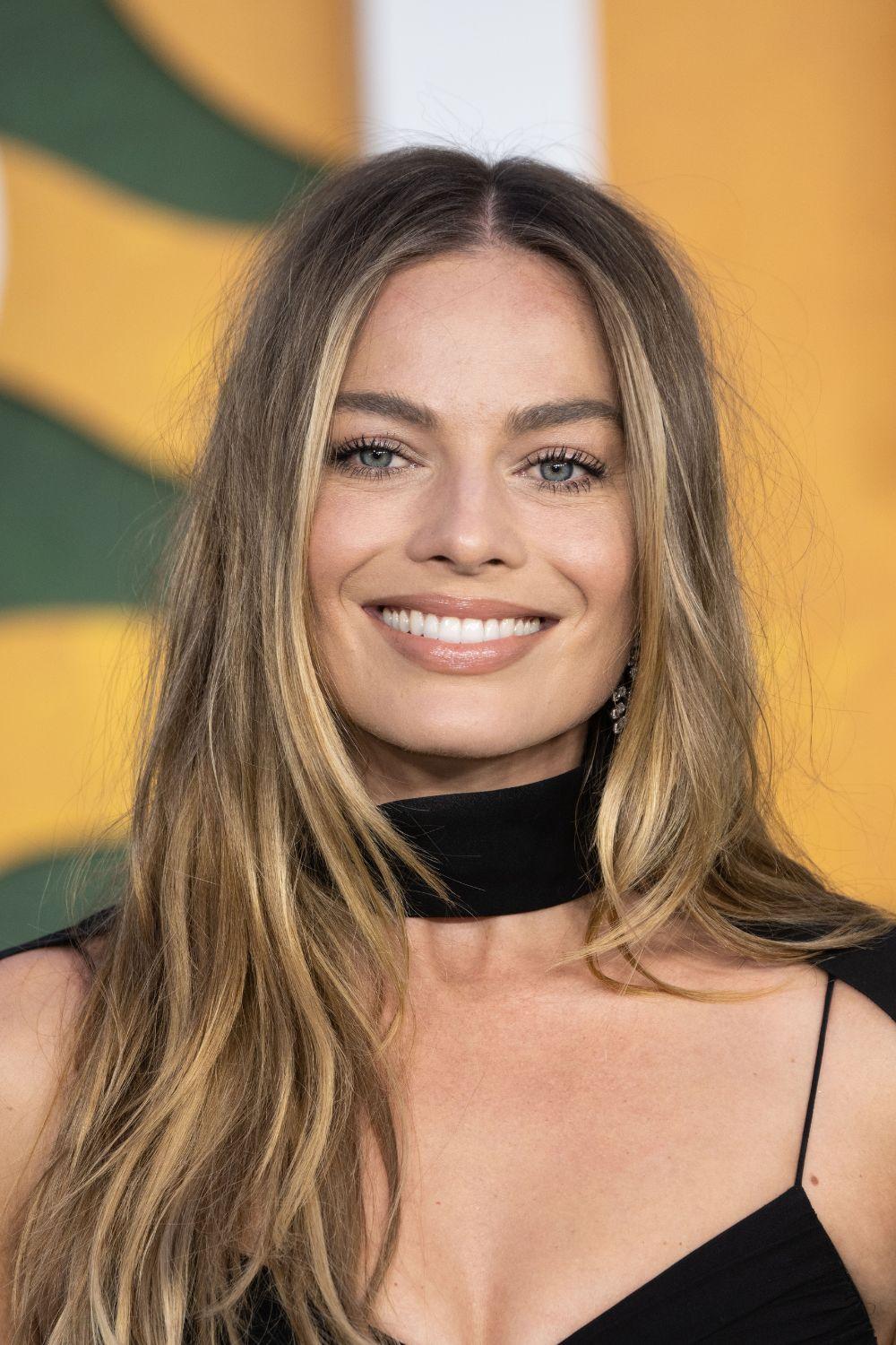 40+ Stunning Photos Of Margot Robbie That Show Her Beauty Evolution Over The Years