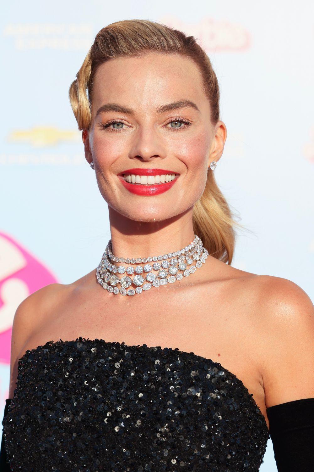 40+ Stunning Photos Of Margot Robbie That Show Her Beauty Evolution Over The Years