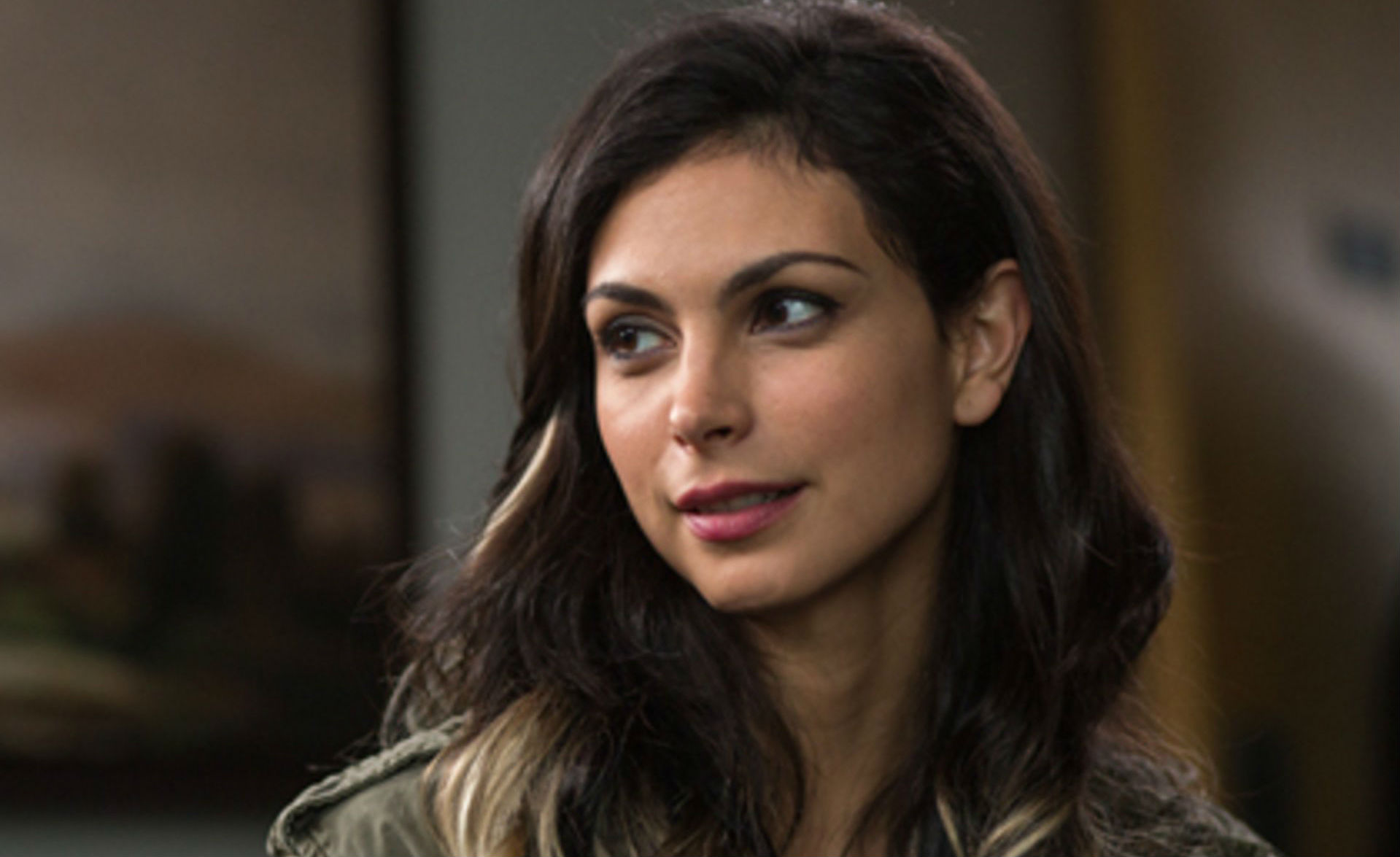 Deadpool 2 Star Morena Baccarin Wants To Play Catwoman In The Dceu—And She’d Be Perfect For It