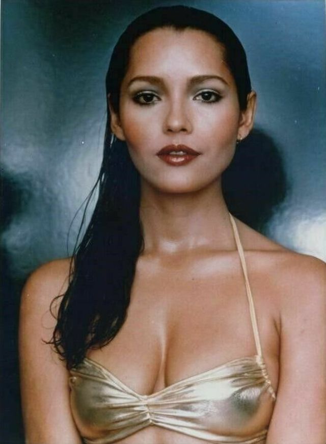 35 Stunning Vintage Photos Of Barbara Carrera From The 1970S And ’80S