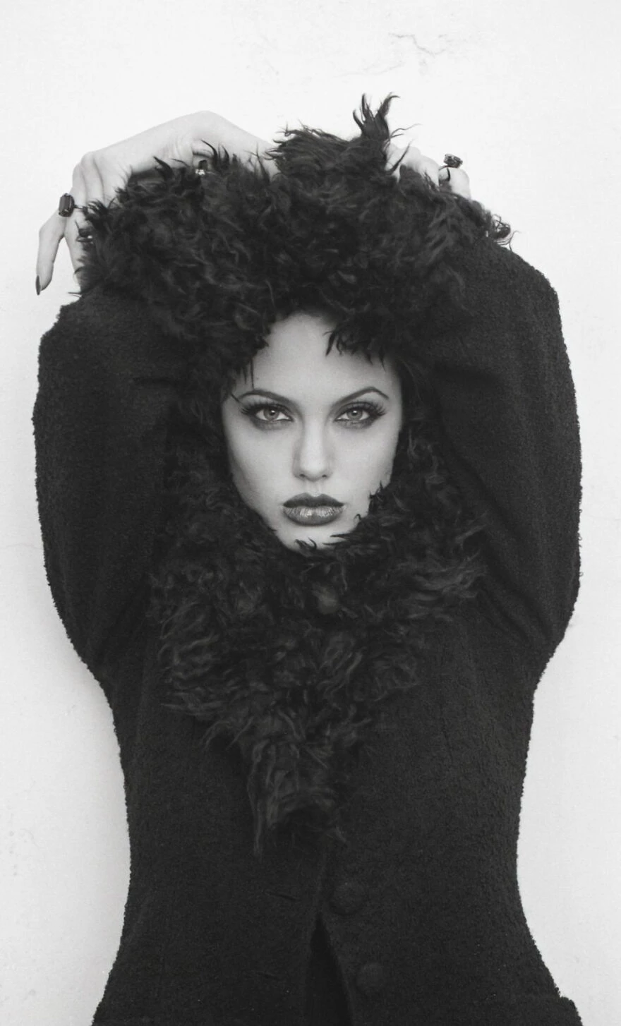 36 Striking Photos Of 19-Year-Old Angelina Jolie That Will Leave You In Awe