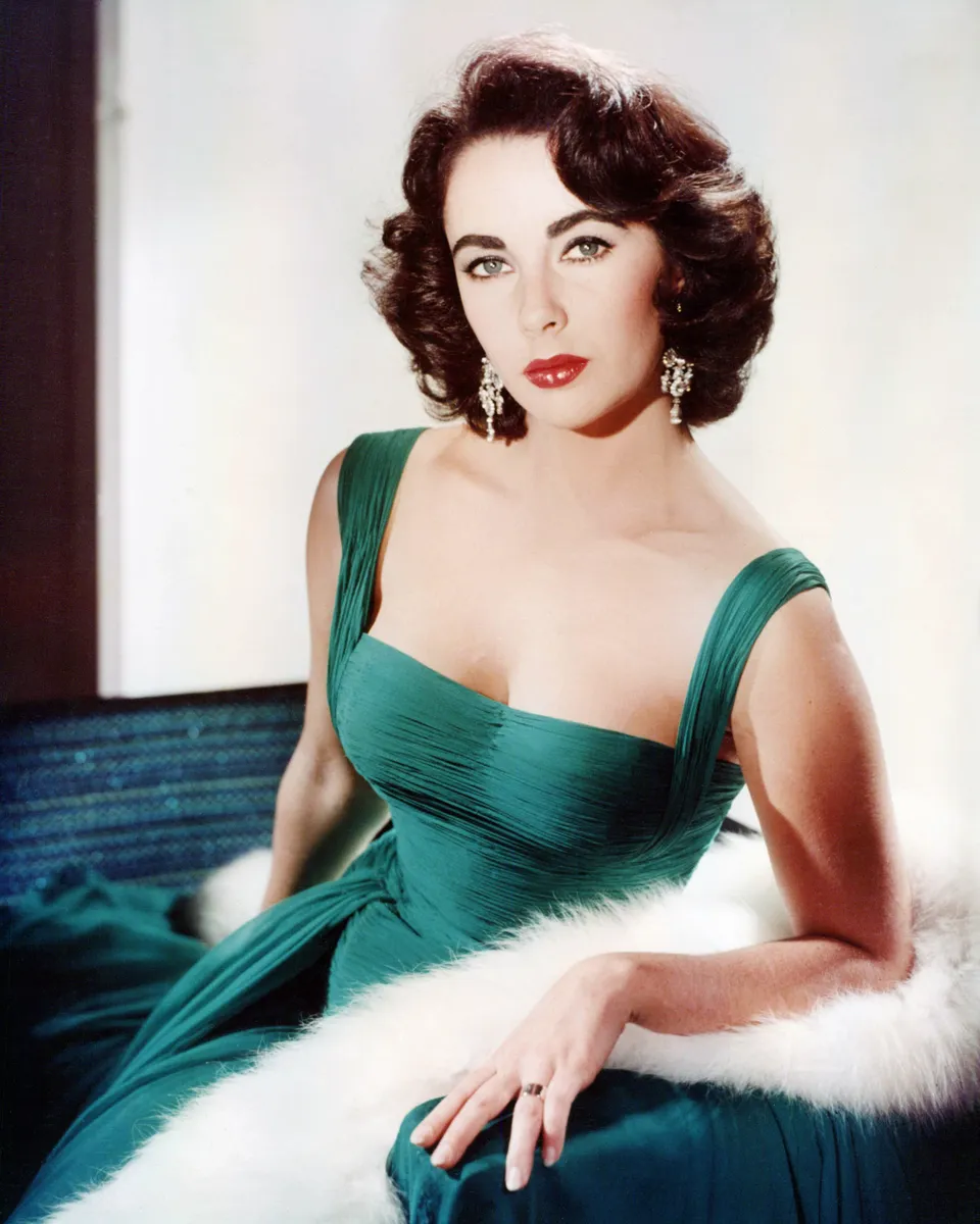 Elizabeth Taylor'S Most Stunning Vintage Looks Through The Years