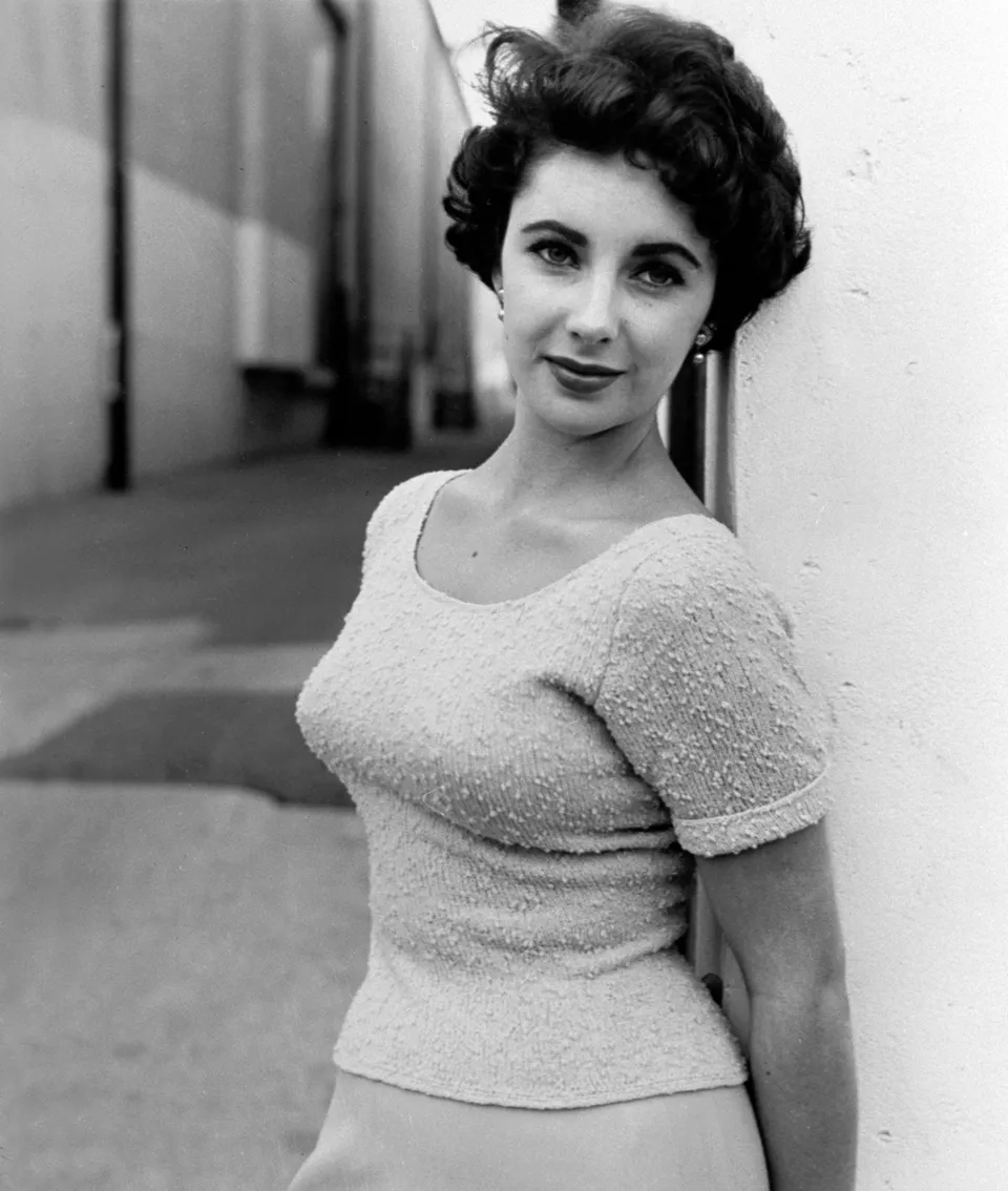 Elizabeth Taylor'S Most Stunning Vintage Looks Through The Years