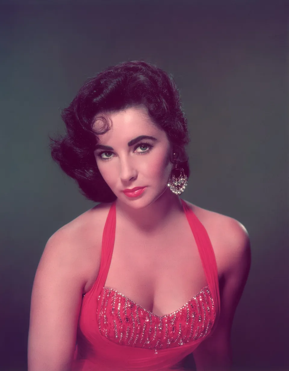 Elizabeth Taylor'S Most Stunning Vintage Looks Through The Years