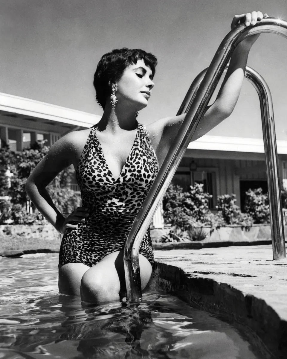 Elizabeth Taylor'S Most Stunning Vintage Looks Through The Years