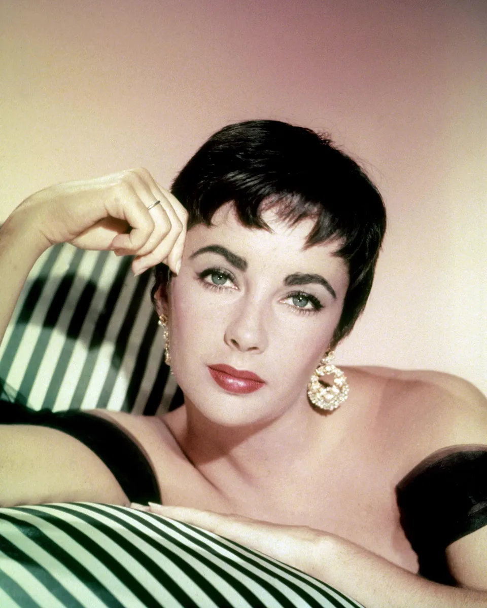 Elizabeth Taylor'S Most Stunning Vintage Looks Through The Years