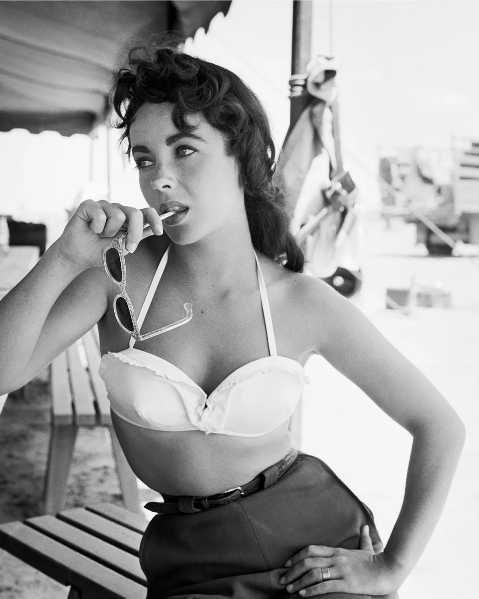 Elizabeth Taylor'S Most Stunning Vintage Looks Through The Years