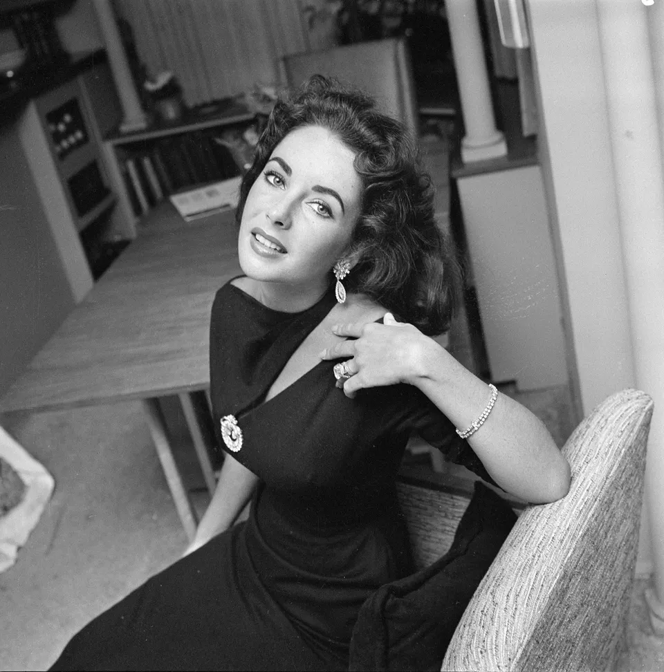 Elizabeth Taylor'S Most Stunning Vintage Looks Through The Years