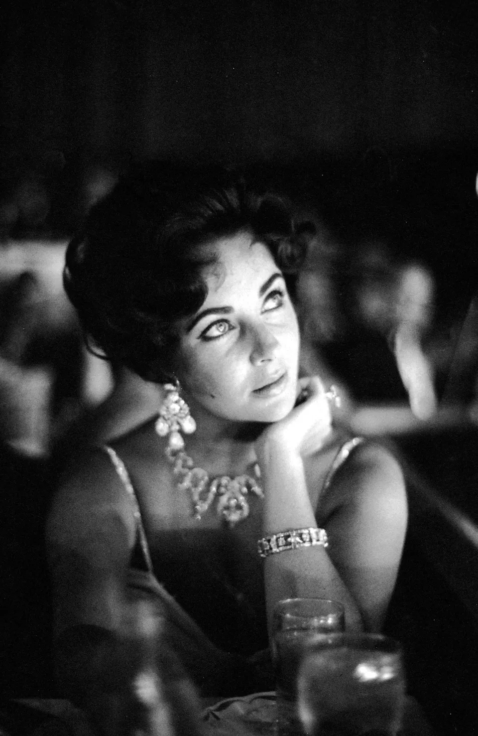 Elizabeth Taylor'S Most Stunning Vintage Looks Through The Years