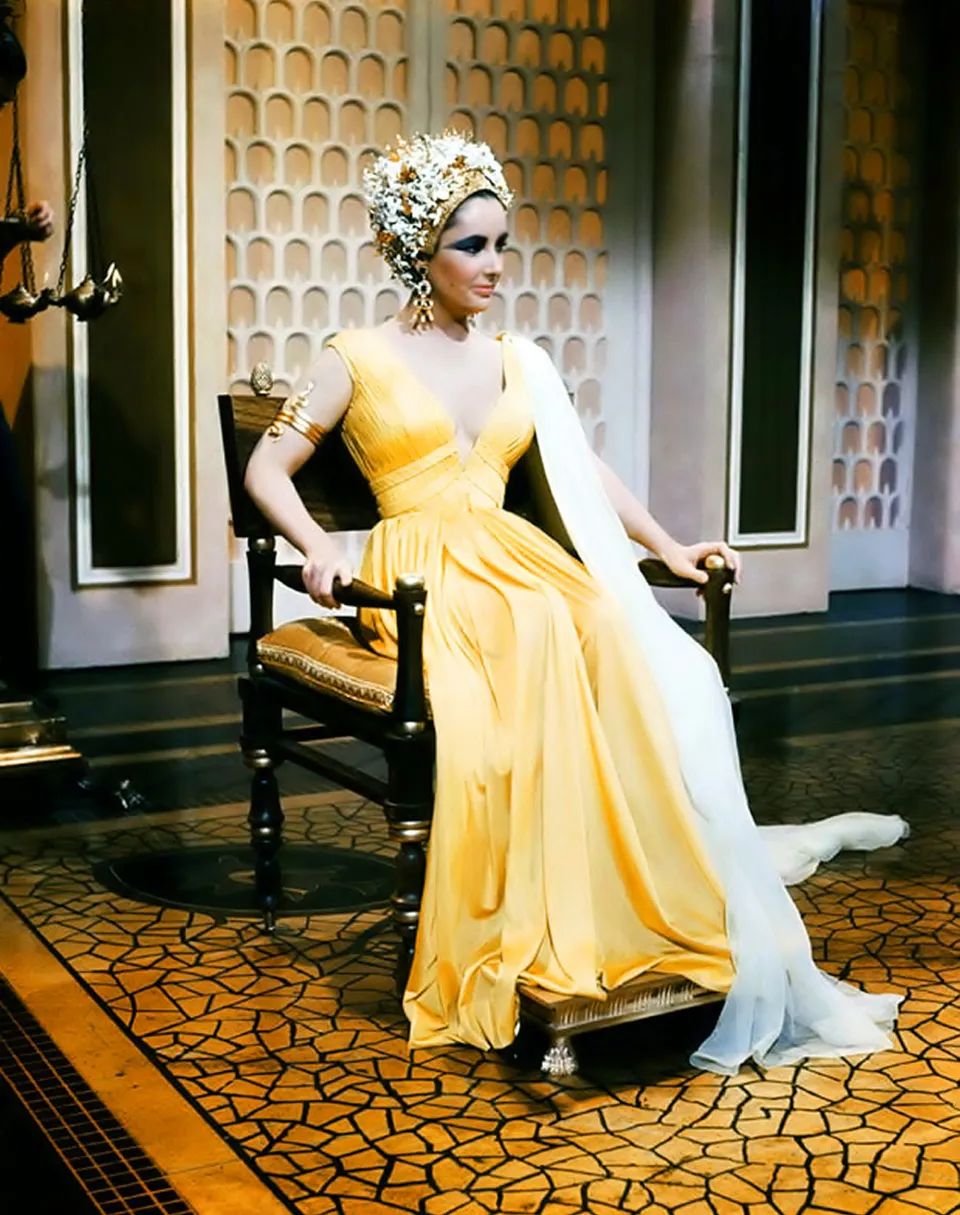 Elizabeth Taylor'S Most Stunning Vintage Looks Through The Years