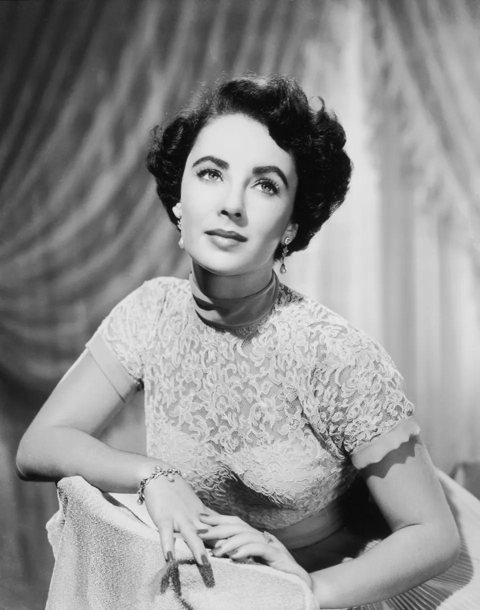 Elizabeth Taylor'S Most Stunning Vintage Looks Through The Years