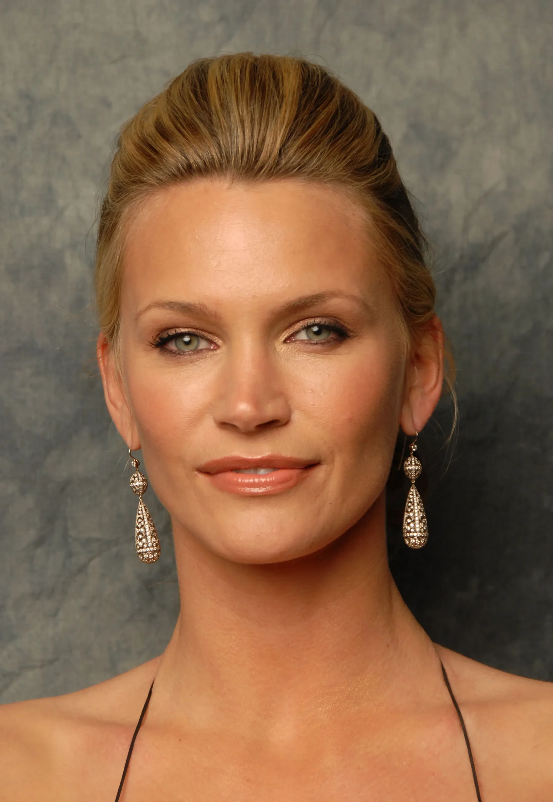 Natasha Henstridge: Exploring The Life And Career Of A Hollywood Star