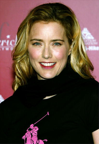 30+ Most Stunning Photos Of Tea Leoni That Show How She Has Changed From 1988 To Now