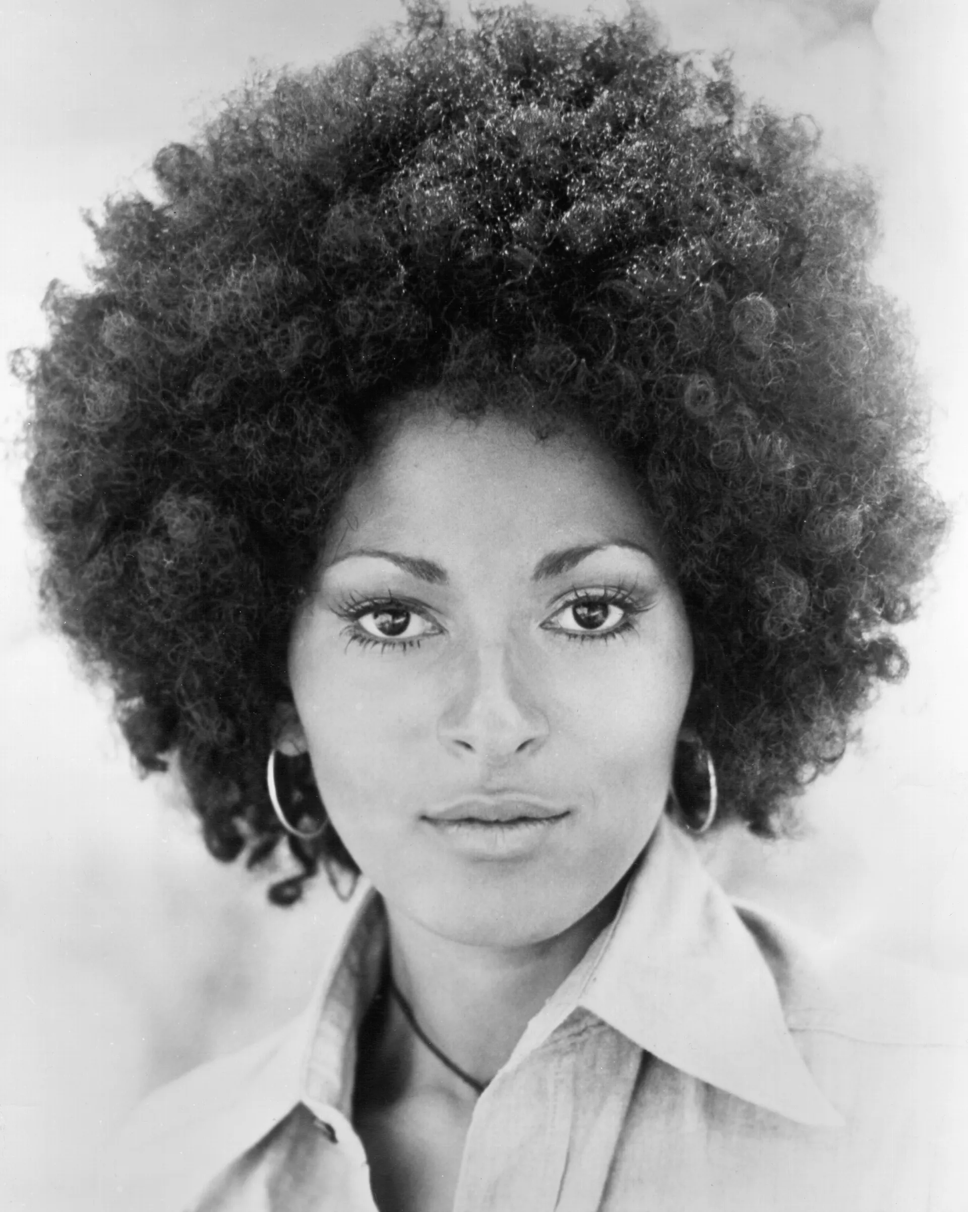 15 Pam Grier’s Instantly Recognizable Looks Through Her Career