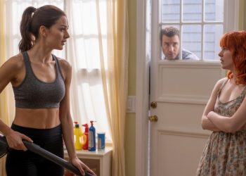 Wife Confronts Woman Over Inappropriate Cleaning Clothes Because Her Husband Can’t Stop Peeping