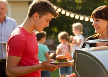 Mom Swaps Hot Dog For Burger At BBQ So Her Son Can Eat—Host Says She’s Banned From Future Parties