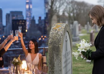 Bride Tells Cousin To Stop “Running Off” To Do Her Own Thing After She Was Late To Dinner On Bachelorette Trip