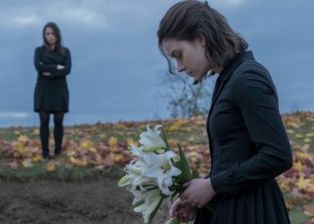 Mother Refuses To Attend Ex-Husband’s Funeral—Teen Daughter Says It’s “Disgusting”