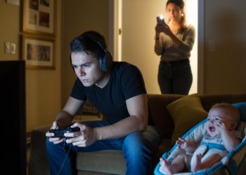 New Mom Sends Video Of Neglectful Dad To His Mother—Now He’s Crying ‘Betrayal’