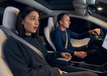 Woman Tells Boyfriend’s Dad Not To Use Autopilot—He Turns It On And Locks The Doors Instead