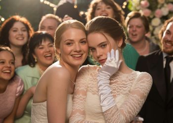 Bride Secretly Has Wedding Photo Photoshopped After Niece Wears White Dress—Now Sister-In-Law Is Furious