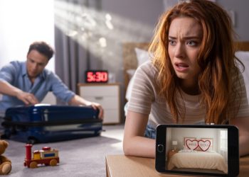 Boyfriend Goes On Couples Retreat Without Alone After Girlfriend Can’t Find Babysitter—Then Blames Her For Not Coming