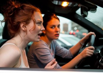 Woman Calls Out Girlfriend’s Privilege After She Says Poor People Are Just “Lazy”