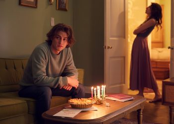 A Birthday Kiss Question Turned Into a Girlfriend Grudge Match – Was He Wrong?