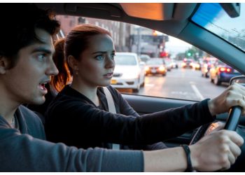 This Man Tried to Teach His Girlfriend to Drive, but His “Lesson” Sparked a Huge Debate Online This Man Tried to Teach His Girlfriend to Drive, but His “Lesson” Sparked a Huge Debate Online