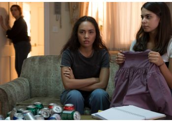 A Teen Questioned Why Her Sister Gets Better Treatment – Mom Says She’s ‘Causing Drama’