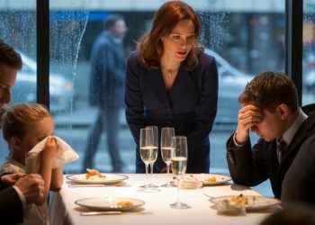 Man Leaves Wife At Restaurant After She Screams “He’s Choking Me” As A Funny Joke In Front Of Their Kids