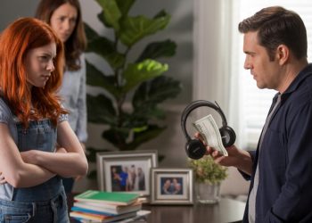 Teen Breaks Her Stepbrother’s $300 Headphones—Dad Makes Her Pay Despite His Rich Dad Offering To Replace Them