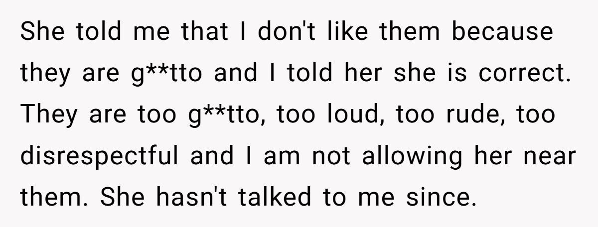 Mom Faces Backlash After Pulling Daughter From Soccer Camp And Cutting Off Daughter’s Friends Over “Trashy” Behavior Generated by Aubtu.biz