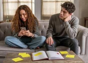 Woman Proves Boyfriend Wrong After He Insists “Nerds” Always Cared About Popular Kids In High School