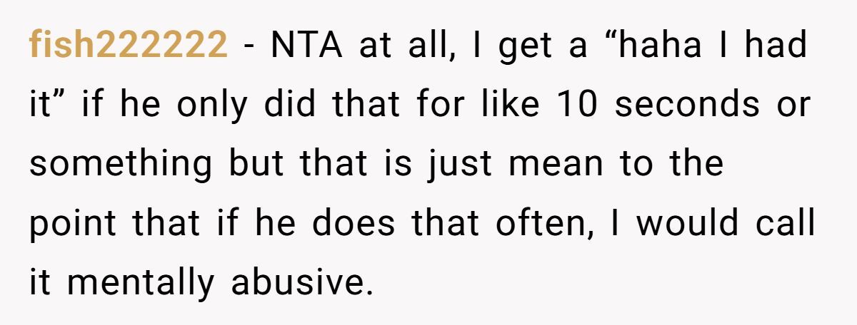 Man Spent 10 Minutes Blaming Girlfriend For Losing The Only Key, Then Revealed It Was A ‘Prank’ Generated by Aubtu.biz