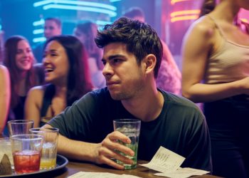 Friends Leave $0 Tip On $300 Bill After Waitress Refuses To Serve One Of Them, Was It Too Harsh? Friends Leave $0 Tip On $300 Bill After Waitress Refuses To Serve One Of Them, Was It Too Harsh?