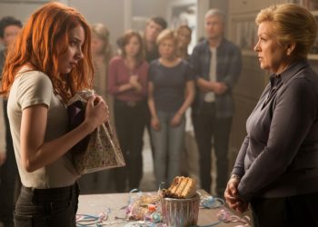 Grandma Throws Cake In The Trash To Shut Down DIL’s Niece After She Insults Her Grandson At Birthday Party Grandma Throws Cake In The Trash To Shut Down DIL’s Niece After She Insults Her Grandson At Birthday Party